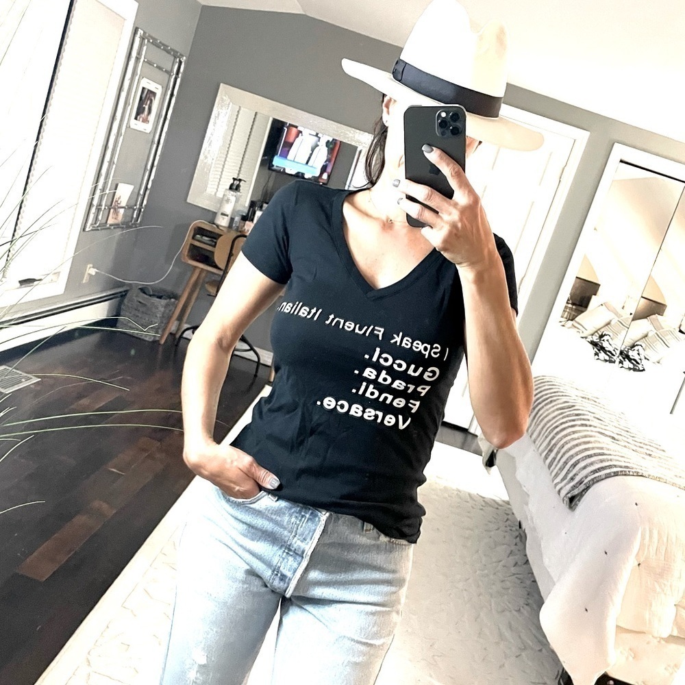 Black V-neck “I SPEAK FLUENT Italian GUCCI PRADA FENDI VERSACE” T-shirt size XS